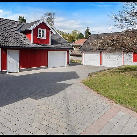 Sjarmerende Gjestehus Med Stor Hage I Sandvika Exterior foto