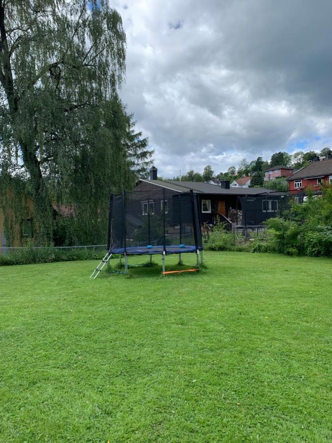 Sjarmerende Gjestehus Med Stor Hage I Sandvika Exterior foto